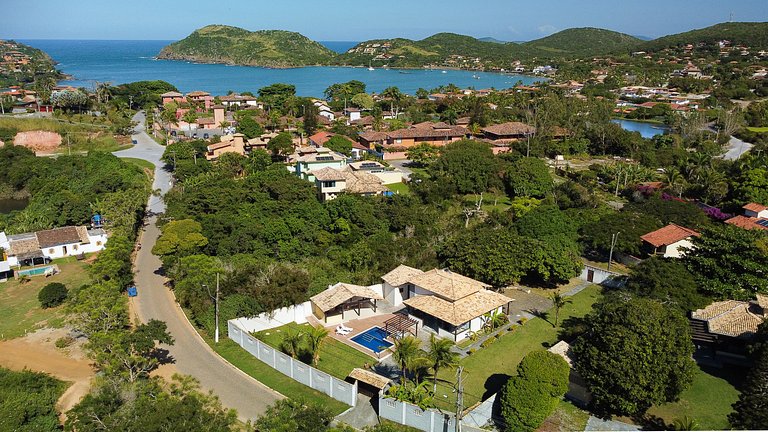 Piscina privativa e amplo quintal na Ferradura