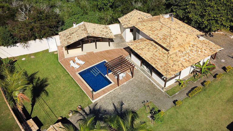 Piscina privativa e amplo quintal na Ferradura