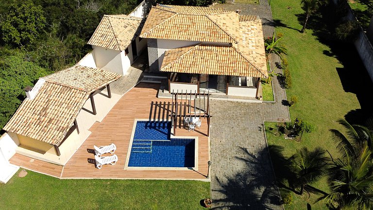 Piscina privativa e amplo quintal na Ferradura