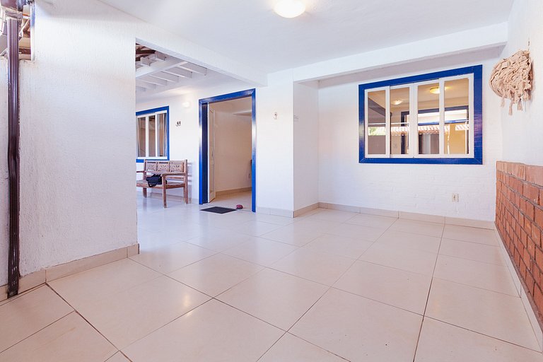 Casa com garagem - 300m da Rua das Pedras