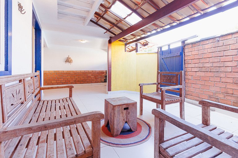 Casa com garagem - 300m da Rua das Pedras