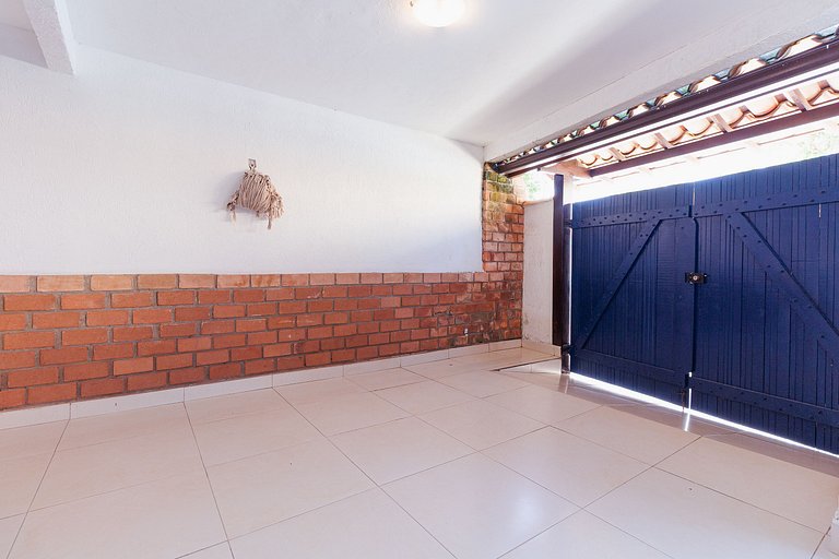 Casa com garagem - 300m da Rua das Pedras