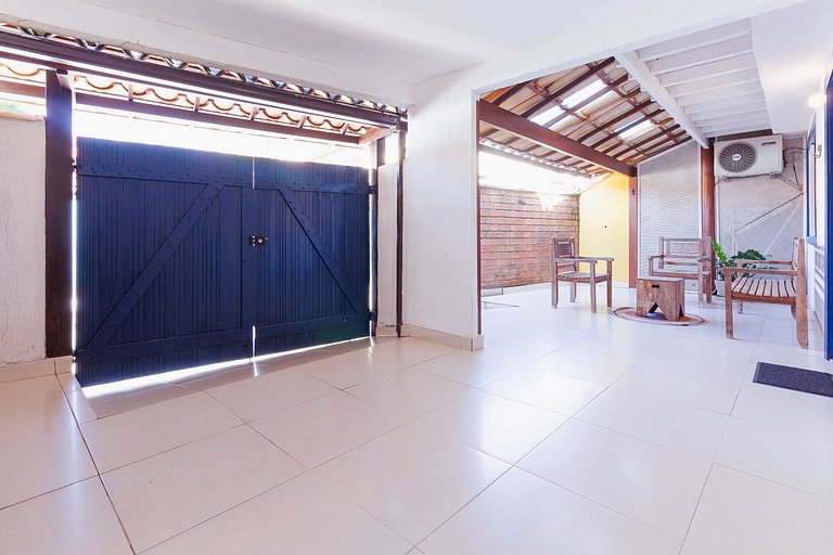 Casa com garagem - 300m da Rua das Pedras