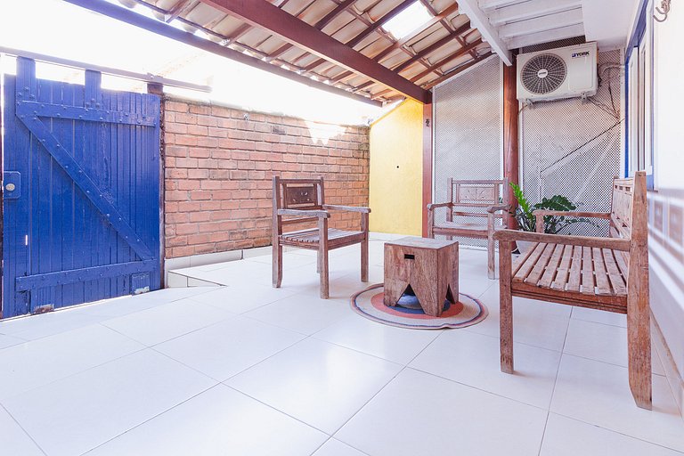 Casa com garagem - 300m da Rua das Pedras