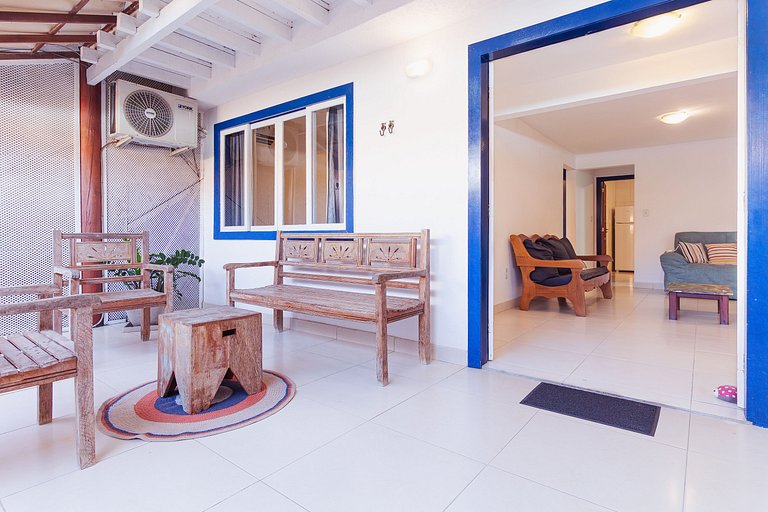 Casa com garagem - 300m da Rua das Pedras