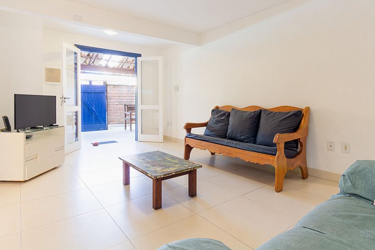 Casa com garagem - 300m da Rua das Pedras