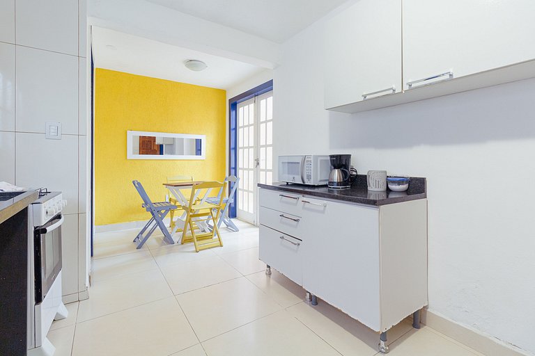 Casa com garagem - 300m da Rua das Pedras