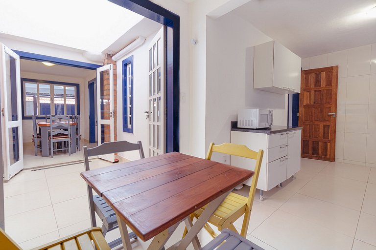 Casa com garagem - 300m da Rua das Pedras