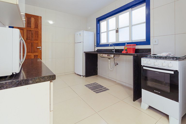 Casa com garagem - 300m da Rua das Pedras