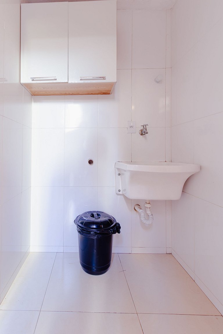 Casa com garagem - 300m da Rua das Pedras