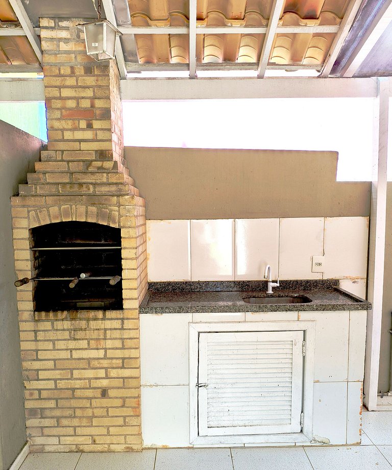 Casa em condomínio com piscina na Praia Rasa