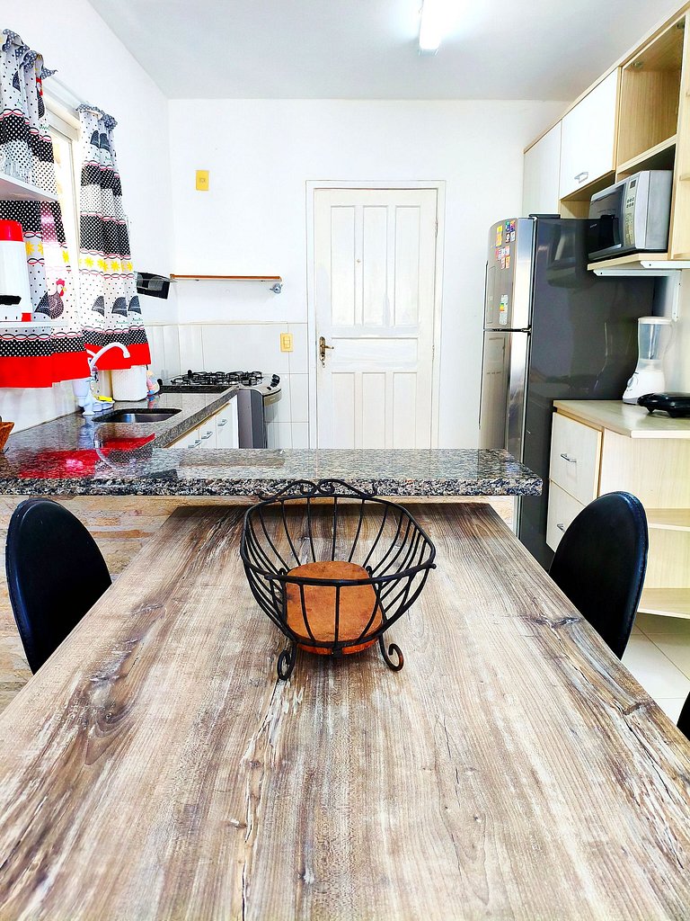 Casa em condomínio com piscina na Praia Rasa