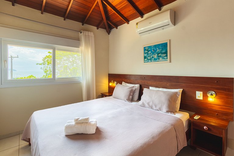 Casa com Piscina e Vista para o Mar na Orla Bardot