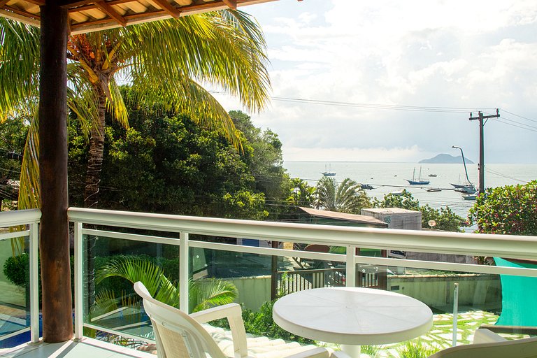 Casa com Piscina e Vista para o Mar na Orla Bardot