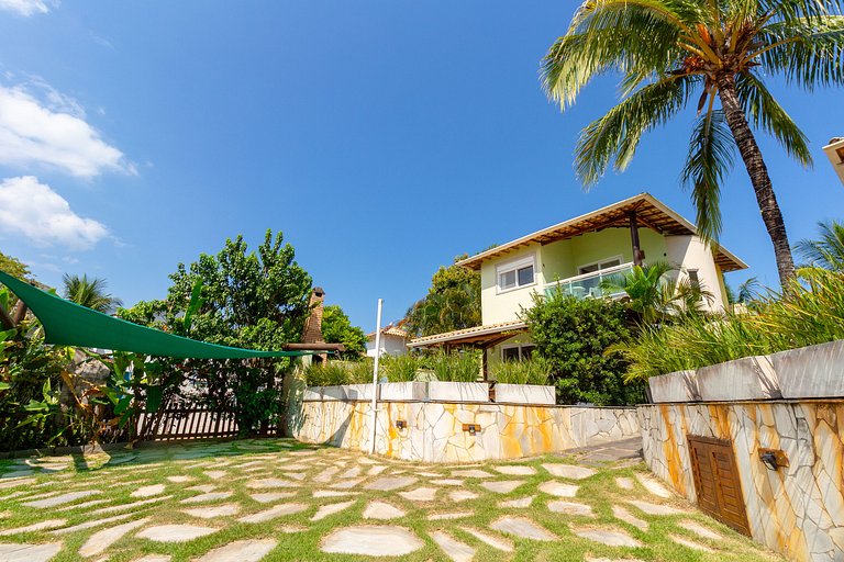 Casa com Piscina e Vista para o Mar na Orla Bardot