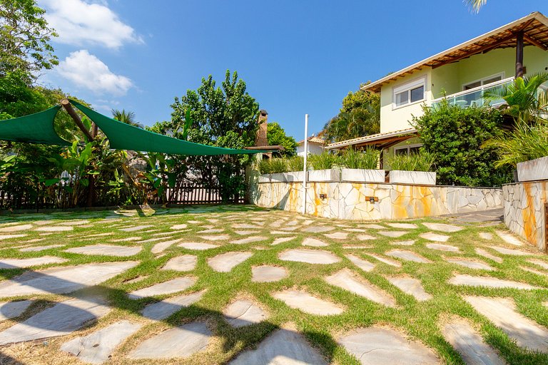 Casa com Piscina e Vista para o Mar na Orla Bardot