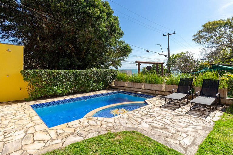 Casa com Piscina Privativa na Orla Bardot