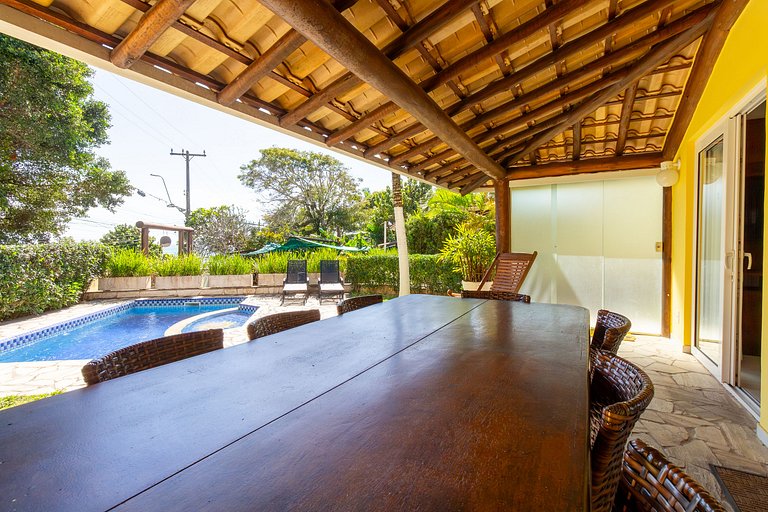 Casa com Piscina Privativa na Orla Bardot