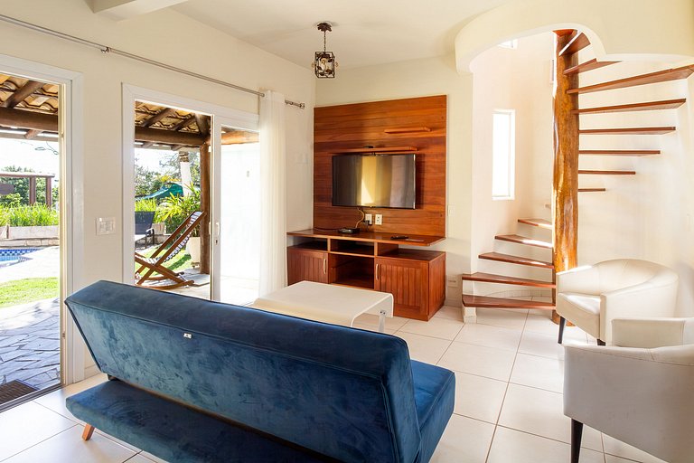 Casa com Piscina Privativa na Orla Bardot