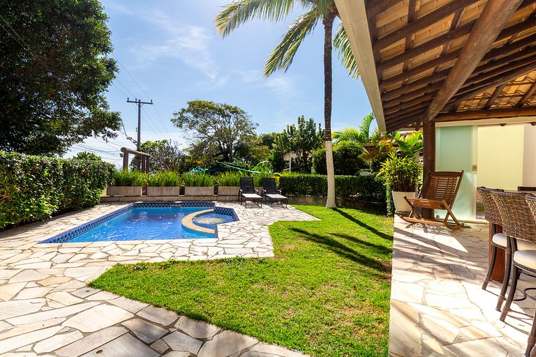 Casa com Piscina Privativa na Orla Bardot