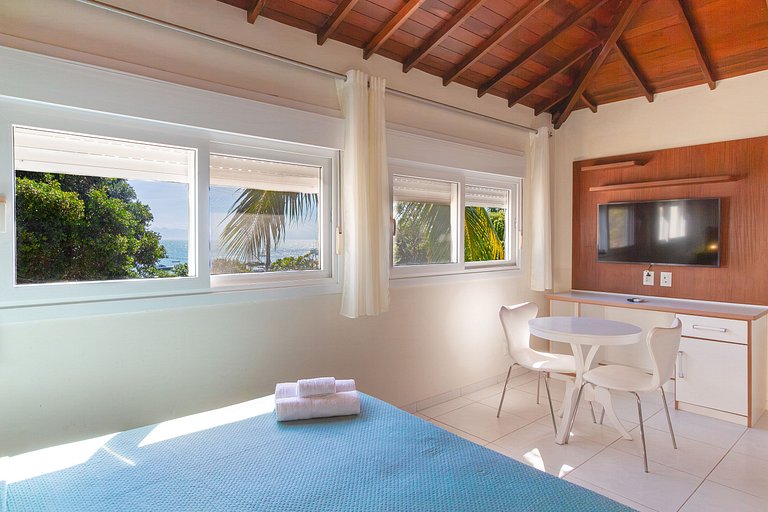 Casa com Piscina Privativa na Orla Bardot