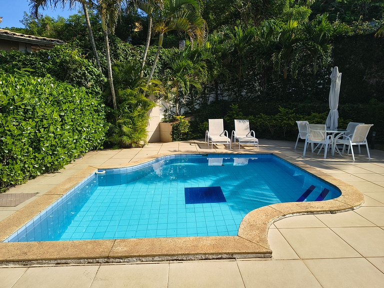 Vista, piscina privativa e 4 suítes em Geribá